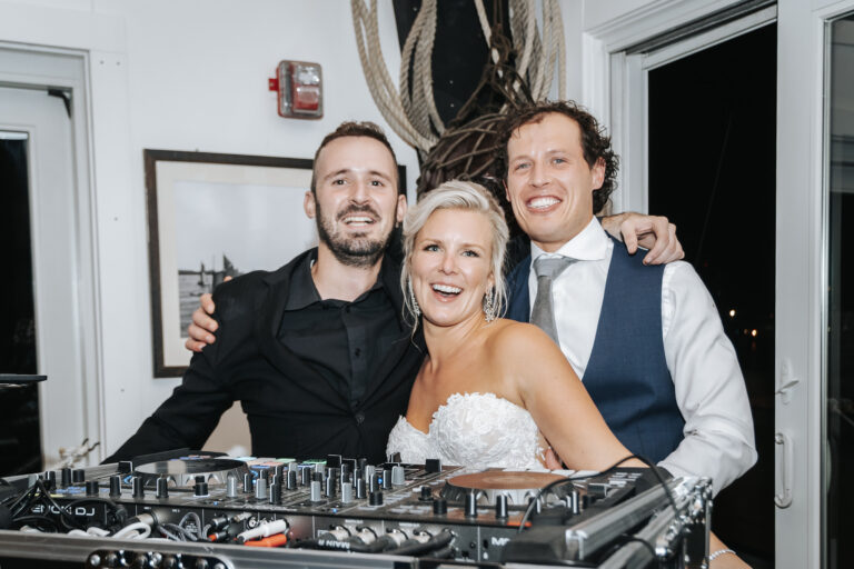 Lobsterbar Wedding 9 Bride Groom Dj | Black Diamond Event Production